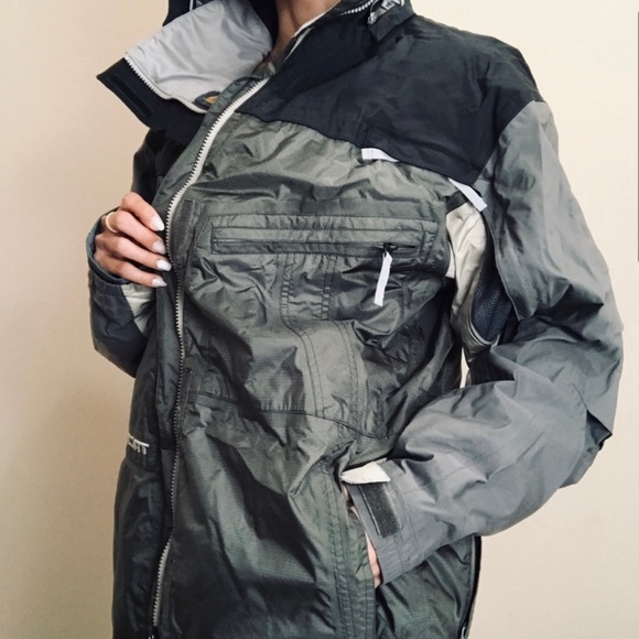 Almost brand new Burton Tactic snow jacket - Picture 5 of 15